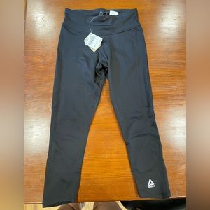 NWT Reebok 3/4 length moisture wicking leggings